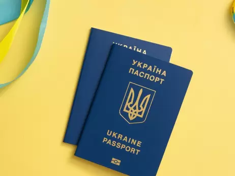 Уряд заборонив пересилати за кордон паспорти для чоловіків призовного віку