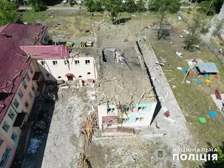 Россияне сбросили авиабомбы на детсад в Мирнограде - пять раненых