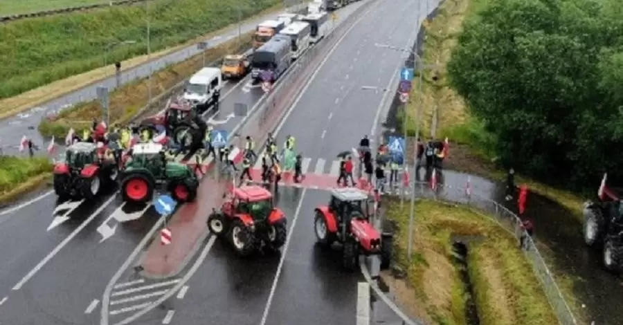 Польські фермери вперше за два місяці заблокували рух вантажівок у пункті пропуску «Рава-Руська – Гребенне» 
