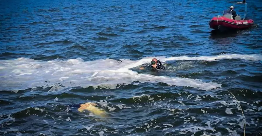 В Одессе водолазы нашли тело полицейской, которую волной смыло в море