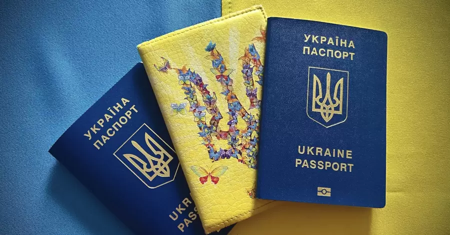 Чоловікам за кордоном з 30 червня відновлять видачу паспортів за наявності військово-облікових документів