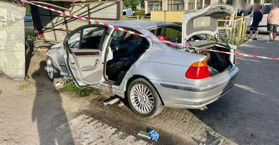 На Одещині водій, тікаючи від поліції, в’їхав у людей на пішохідному переході 