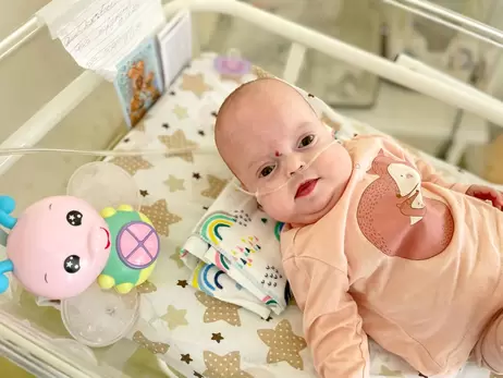 Львівські медики виходили дівчинку, яка народилася вагою 600 грамів