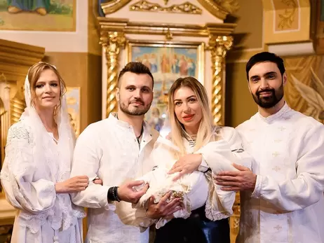 Козловський з коханою показав, як продюсер Ігнатченко та дружина Анатоліча Юла хрестили їхнього сина