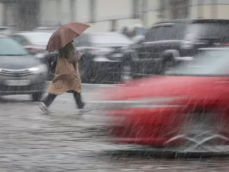 Погода в Украине 12 июня: сильные дожди, грозы и шквалы