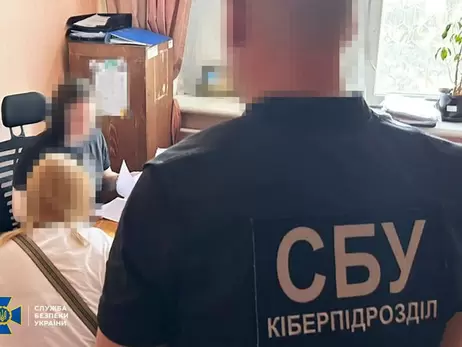 СБУ викрила ботоферми, які зламували телефони українських воїнів