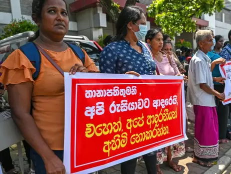 Жители Шри-Ланки пикетируют посольство РФ, требуя вернуть сограждан, отправленных воевать в Украину