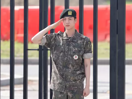 Джин из группы BTS завершил службу в армии Южной Кореи