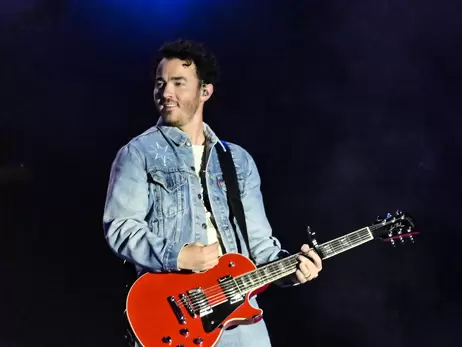 У соліста Jonas Brothers виявили рак шкіри 