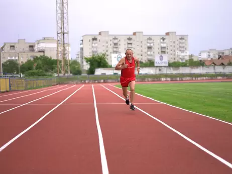 69-летний учитель физкультуры из Ивано-Франковской области пробежал 100 тысяч километров