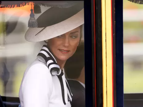 У білому та з посмішкою: Кейт Міддлтон з'явилася на публіці на честь дня народження Чарльза III