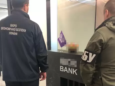 Двох посадовців Ibox bank заарештували через міскодинг для нелегальних казино