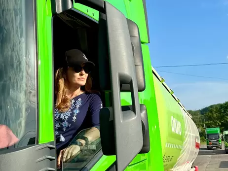 Мининфраструктуры разрабатывает программу обучения женщин вождению грузовиков и автобусов 