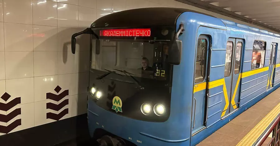 Київське метро призупинило набір на курси машиністів через велику кількість анкет