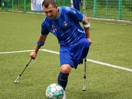 Боец из Одесской области, потерявший ногу на войне, получил во Львове протез и уже играет в футбол