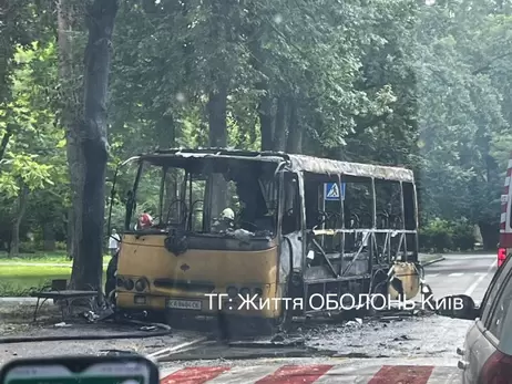 У Києві під час руху спалахнула маршрутка