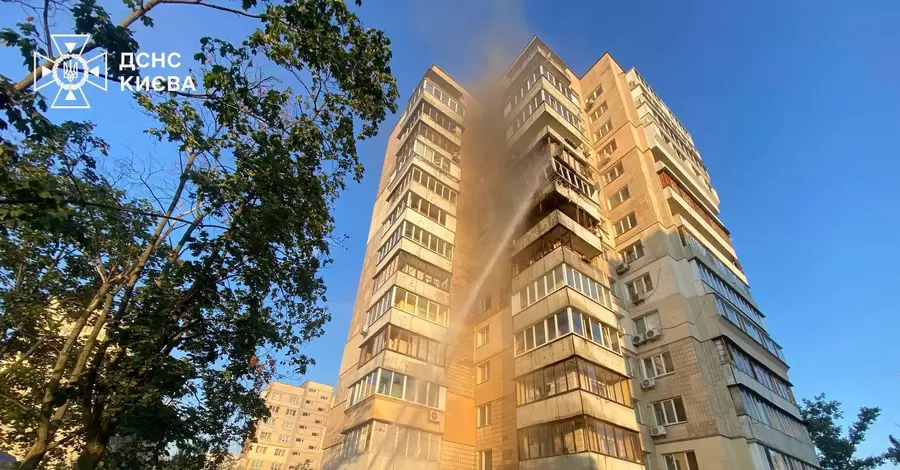 В результате ракетного удара по Киеву повреждена многоэтажка