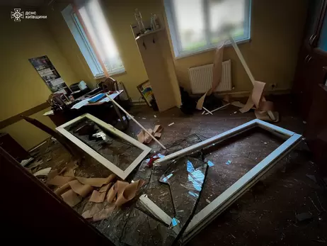 На Киевщине из-за ракетной атаки госпитализировали трех человек, повреждена пожарная часть