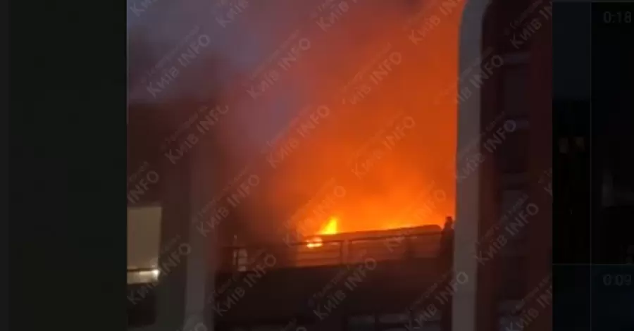 У Києві горить багатоповерхівка через вибух генератора