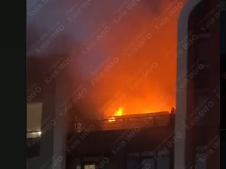 В Киеве горит многоэтажка из-за взрыва генератора