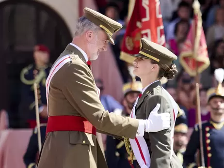 Кронпринцесса Испании после года военных учений получила первое звание