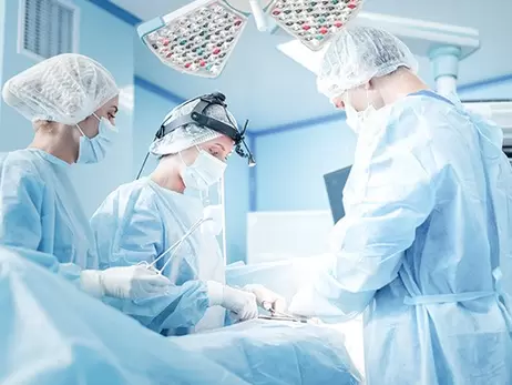 Українські хірурги провели першу у світі операцію на серці без розрізу грудної клітки