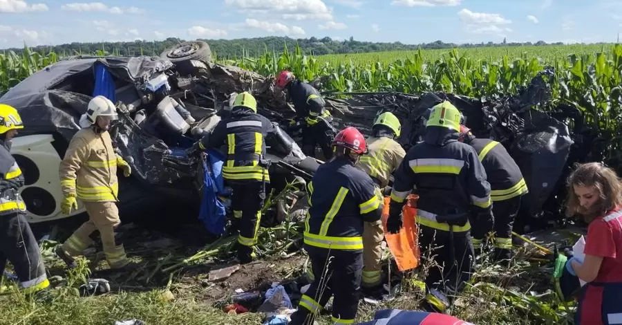 В Ровенском районе произошло масштабное ДТП - 14 человек погибли