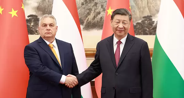 Орбан после Киева и Москвы прилетел в Пекин