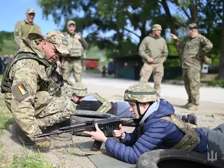 Українці проти поступок Росії, але не вважають, що бути ухилянтом соромно, - опитування