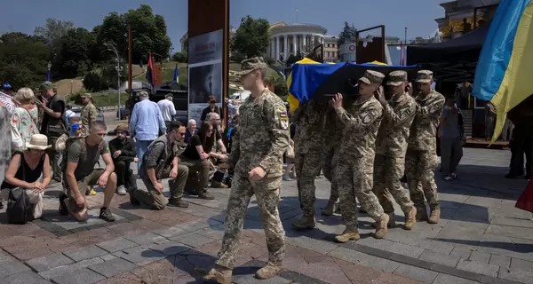 На Майдані попрощалися з командиром батальйону ОУН Миколою Коханівським