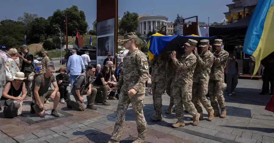 На Майдане простились с командиром батальона ОУН Николаем Коханивским