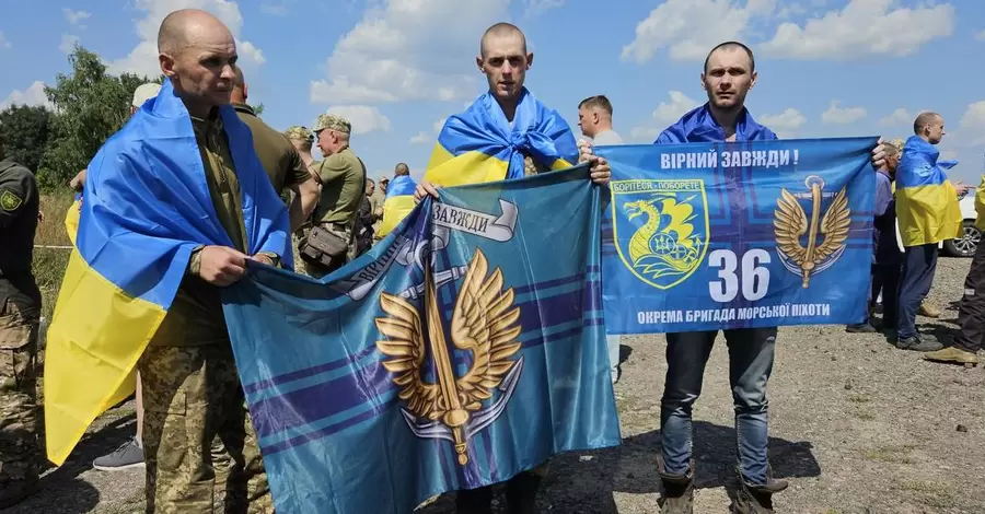 Украинский защитник впервые позвонил родным после плена - омбудсмен показал видео