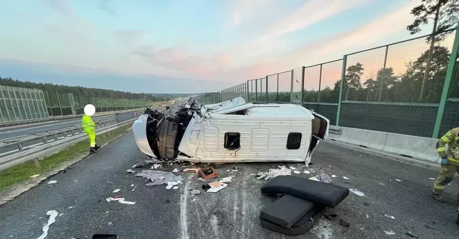 П'ять українців, які постраждали при ДТП у Польщі, перебувають у критичному стані, - МЗС 