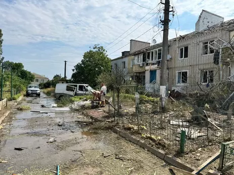 Внаслідок обстрілу селища під Херсоном загинули двоє людей, п'ятеро поранені