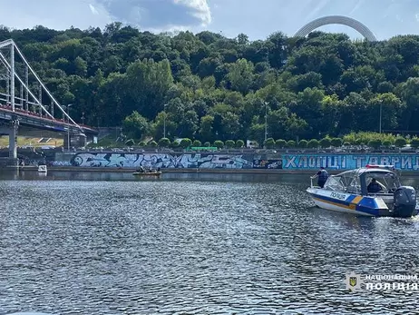 В Днепр с аттракциона сорвался 20-летний парень, его продолжают искать