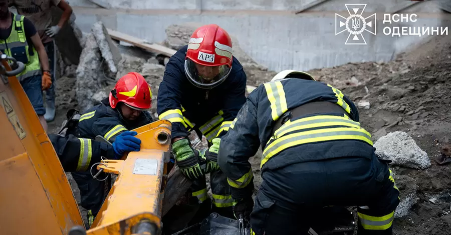 В одесском порту произошел обвал здания, есть жертвы