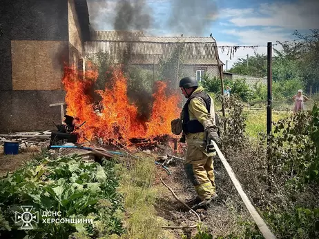 У Херсоні росіяни скинули вибухівку з дрона біля магазину — госпіталізували п'ятьох людей