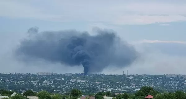 В окупованому Луганську заявили про ракетний удар, ціллю міг бути завод