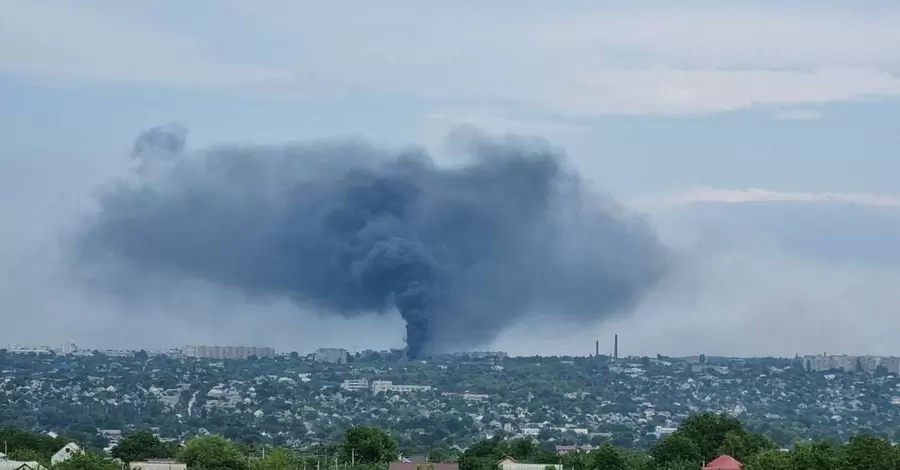 В окупованому Луганську заявили про ракетний удар, ціллю міг бути завод