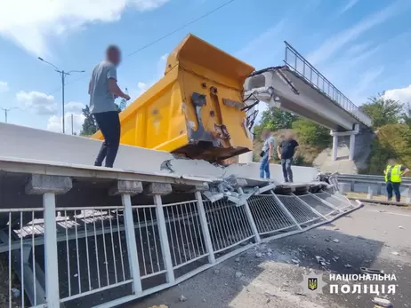 Возле Умани на трассу «Киев-Одесса» рухнул пешеходный мост