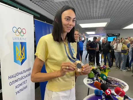 До Києва повернулась бронзова призерка Олімпіади Ірина Геращенко