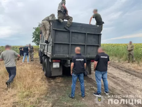 Антирекорд в Одесской области - 48 мужчин пытались пересечь границу в кузове грузовика