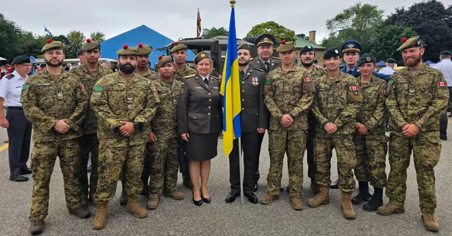 Украина впервые в истории приняла участие в параде ко Дню воинов в Торонто