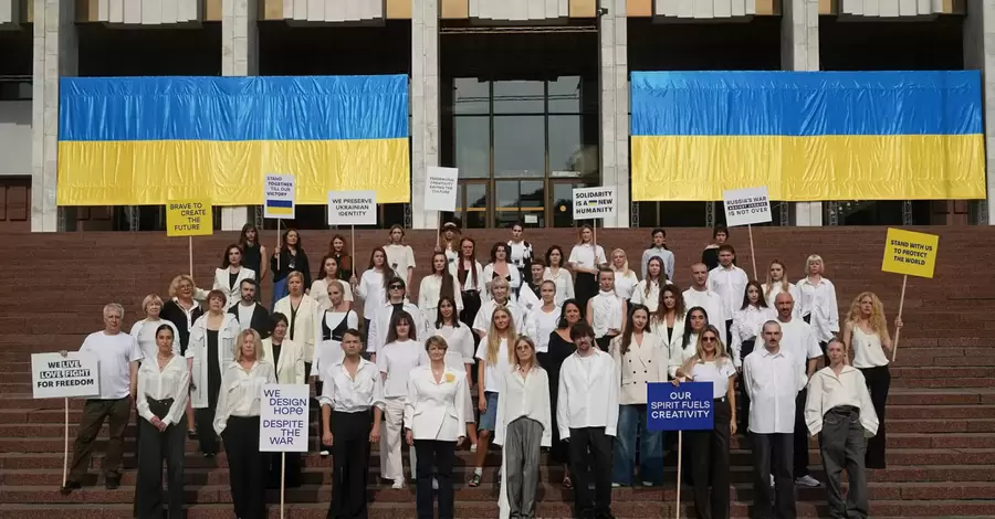 На відкритті Ukrainian Fashion Week 50 представників індустрії моди звернулися до світу