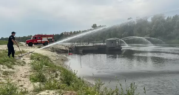 Забруднення води на Десні: радять чуткам не вірити, але водою запастись