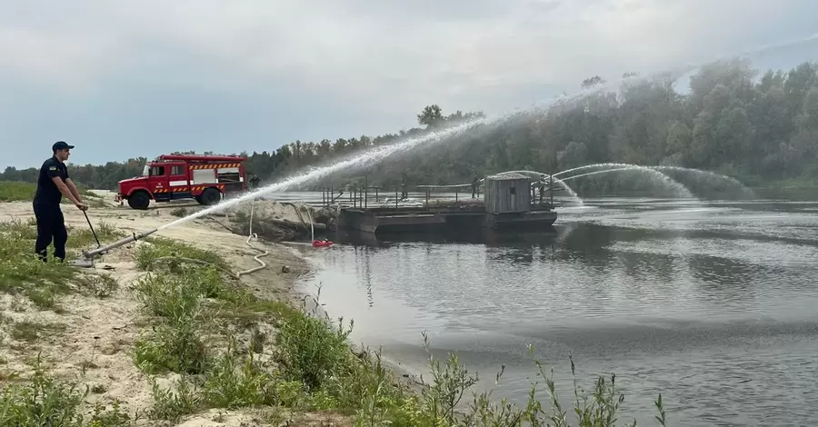 Загрязнение воды на Десне: советуют слухам не верить, но запастись водой