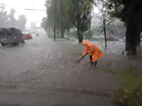 Зранку в Одесі випала майже півмісячна норма дощу