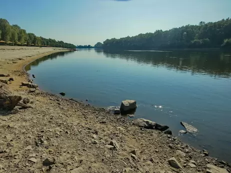 Загрязнение в Десне достигло Киевщины, очищать воду собираются углем