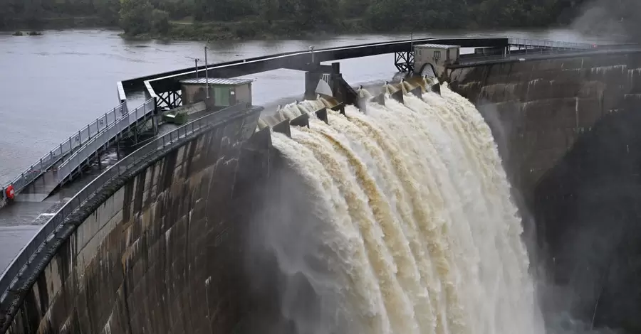 У Європі під воду йдуть міста, метеорологи і надалі прогнозують сильні дощі