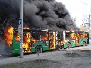 Горящий троллейбус парализовал движение в центре города 